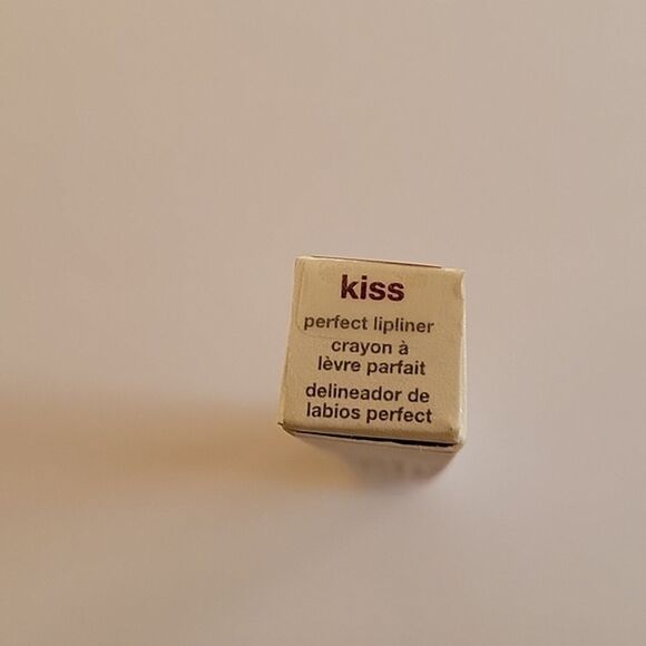 TIGI CosmeticsPerfect Lipliner KISS 0.04 oz - Picture 5 of 7